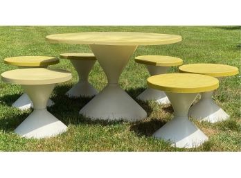 Amazing Saarinan Style Fiberglass Kids Table With Six Stools