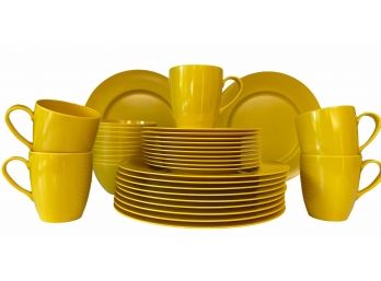 Pristine MCM Bodum For Crate And Barrel  Melamine Picnic Set Designed By C. Jergensen 37 Pieces