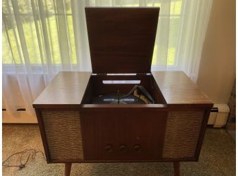 Vintage Stereo Hi Fi Turn Table Model 804 USA