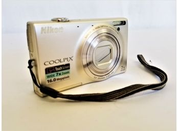 Nikon CoolPix S600 Camera