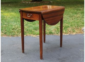 A Banded Mahogany Drop Leaf Side Table