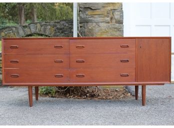 A Vintage Mid Century Modern Dresser