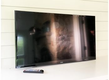 A Samsung 39' Flat Screen TV