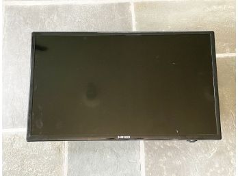 A Samsung 32' Flatscreen TV With Wall Mount