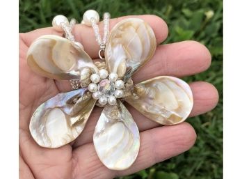 Beautiful Natural Shell Petals Large Flower Pearls Crystal Necklace
