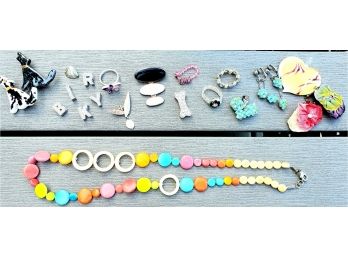 VARIOUS COSTUME JEWELRY  ITEMS INCLUDING TINY CHARMS