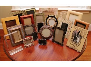 A Collection Of 21 Quality Picture Frames