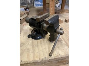 Workshop - Bench Vise With Pipe Vise