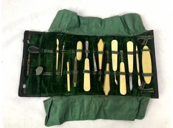 Vintage Grooming Kit With Roll - 14 Pieces