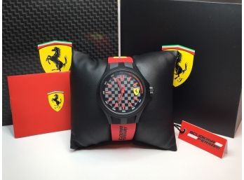 Fantastic Brand New FERRARI SCUDERIA Driving Watch - New In Box - All Silicone Strap & Case - AMAZING WATCH