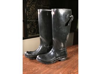 Pair Of Authentic HUNTER Tall Boots - Ladies Size 9 / Mens Size 8 -  Shiny / Glossy Finish - NICE PAIR !