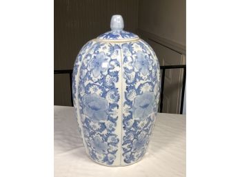 Lovely Large Blue & White Asian Ginger Jar With Lid - Very Pretty Shape - Excellent Condition - Signed