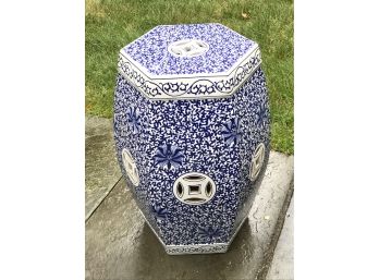 Fabulous Blue & White Porcelain Garden Seat - Great Decorative Item - No Damage - Traditional Style & Colors