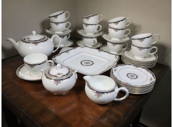 Fabulous WEDGWOOD Osborne Pattern Bone China Tea Service - 34 Pieces - Valued Over $1,000 - No Damage / Issues