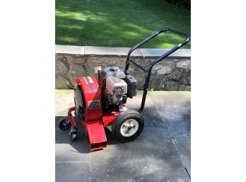 Fantastic MTD / YARD MACHINES 5 Horsepower Leaf Blower - STARTS WITH ONE PULL - THE WORKHORSE !