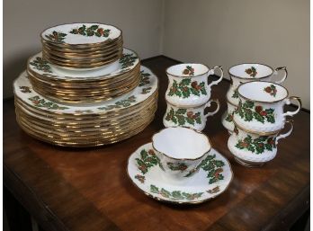 Lovely Vintage ROSINA / QUEENS - YULETIDE Christmas China - Dinnerware Set - 32 Pieces Total - Lot 1