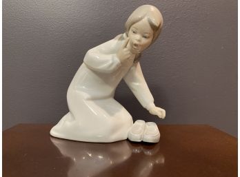 LLADRO - Young Girl With Slippers