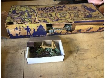 RARE 1957 MARX ROBIN HOOD CASTLE TOY SET IN ORIGINAL BOX With 10 Figures