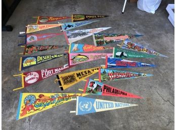 Lot Of Vintage 1950-1980s PENNANTS  Travel Destination Point In Very Good Condition