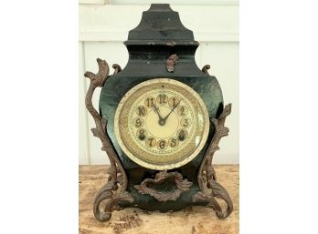 Vintage New Haven Clock Co. Table Top Clock