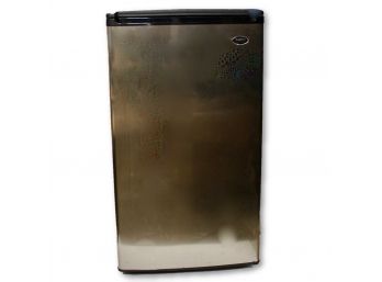 SANYO 3.7 Cu. Ft. Counter-High Refrigerator Stainless Steel / Black SR-3770S (Retail $325.00)