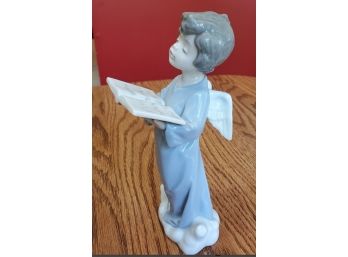 ' Angelic Voice' - Young Choir Angel Lladro Hand- Made In Spain No. 5724. Comes With Original Lladro Box