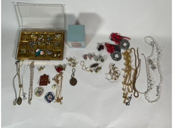 LARGE LOT OF COSTUME JEWELRY