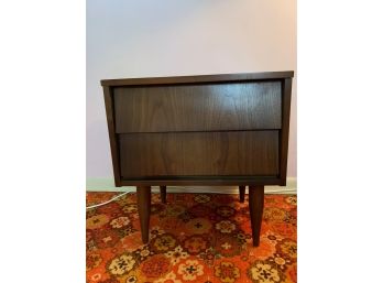 Mid-Century Nightstand With 2 Drawers