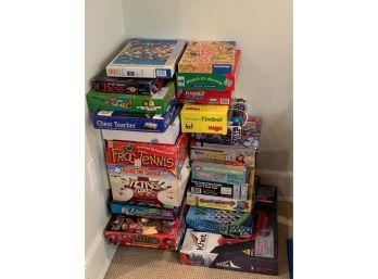 Lot #1 Assorted Games & Puzzles (22 Items)