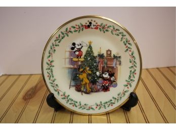 LENOX Holiday Plates Disney Mickey & Co Decorating The Tree Collector Plate