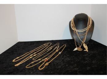 Vintage Nine Piece Mixed Lot Ladies Gold Tone & Faux Pearl Necklaces/Chains