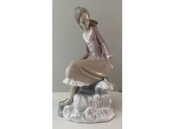 Lladro Porcelain Figurine ' At The Seaside' # 4918