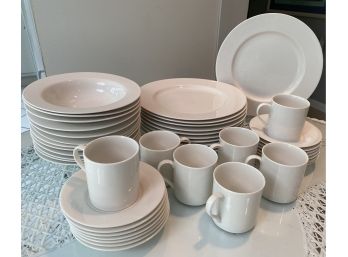 Pier One White Dinnerware Service Service For 12