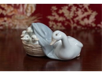 Lladro Porcelain Mother Duck & Ducklings Figurine