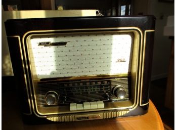 Grundig AM/FM/Shortwave Radio, Good Working Condition, Newer