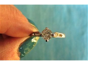 Jewelry - Beautiful Ladies Ring