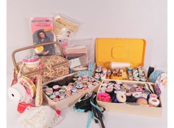 Sewers Delight  Never Used Sewing Basket With Assortment Of Sewing Accessories