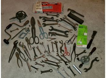 Mixed Tools With Ratchet & Socket Set, Pliers, Wrenches, Tin Snips, Hand Drill, Etc. - Mostly Vintage