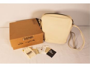 Classic Designer Coach Bag, Cream Colored/Off White Coach Bag, Shoulder Strap -  Slightly Used  Great Condit