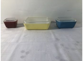 3 Pyrex Refrigerator Yellow, Blue & Red Containers W/covers Set 2