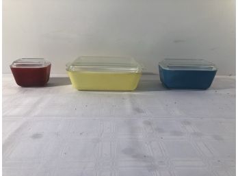 3 Pyrex Refrigerator Yellow, Blue & Red Containers W/covers Set 1