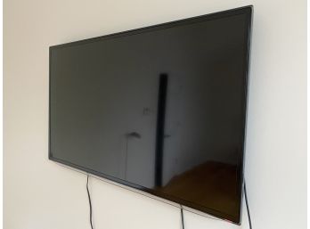 46' Samsung Smart Tv (early Model) (no Legs But Included Wall Mount)