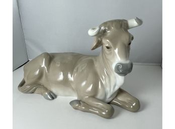 Lladro Calf #1390 Toro Nacimiento Mint Condition With Box