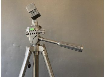 A Lightweight, Adjustable Tripod By Focus