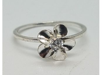 Size 5 1/2 Vintage Sterling Silver Ring With A Beautiful CZ On Flower