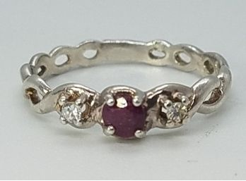 Size 9 Vintage Sterling Silver With A Beautiful Small Ruby Gemstone With 2 CZ'z