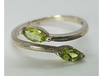 Vintage Variable Size 7 To 10 With 2 Green Stones