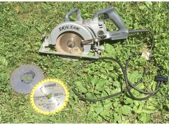 Skilsaw HD77 Worm Drive 7 1/4 Circular Saw & Blades