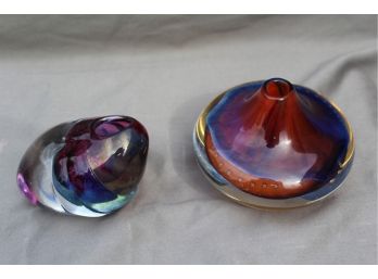 2 Hand-blown Art Glass Small Vase/paperweights -one Is Signed