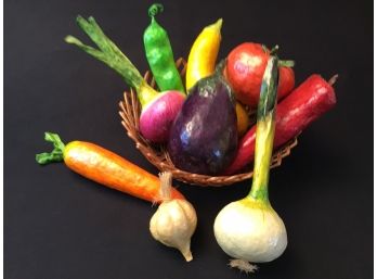 Vintage Basket With 9 Paper Mache Vegetables Papier-mache